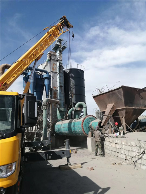 宜都市设备搬运等各类工程项目中，吊车起着关键作用