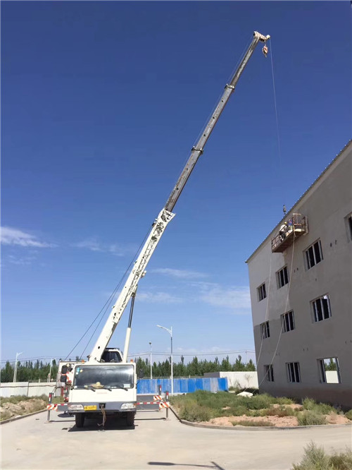 宜都市“轻装强干”—— 吊车的 “轻量化臂架” 技术