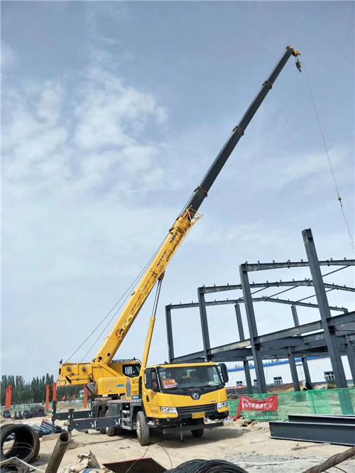 宜都市超高层建筑钢结构吊装案例